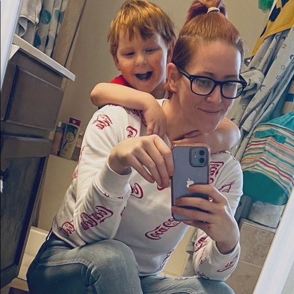 Meet your Posher, Robin! Welcome to my Closet! - Picture 3 of 15